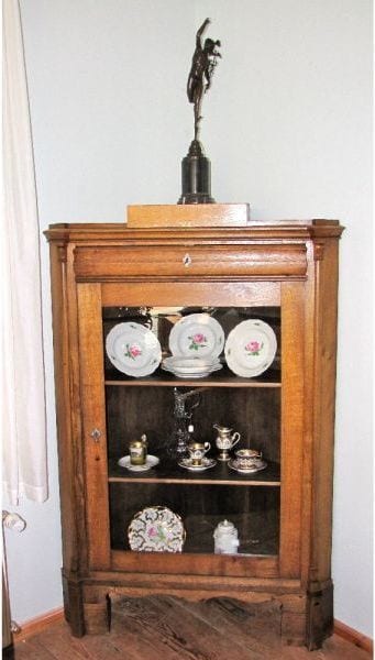 Biedermeier-Eckvitrine, Eiche, um 1850