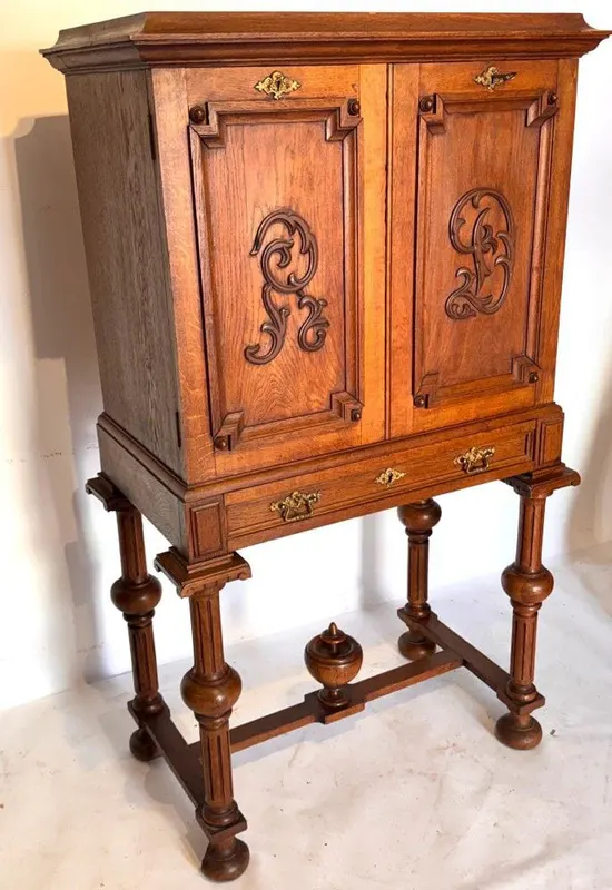 Kabinettschränkchen, Besteck- bzw. Dokumentenschrank, Eiche, Gründerzeit, Berlin um 1880