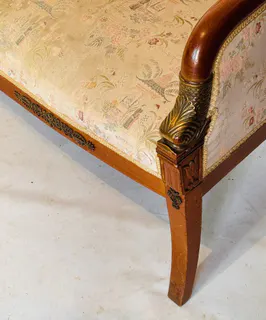 Kleine Sitzbank im Empire-Stil, Nussbaum mit Bronzebeschlägen, Frankreich um 1850, Ansicht 3