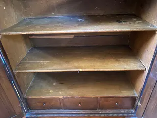 Barocker Kannenstock, Hochbord mit offenem Aufsatz, Mischholz, Frankreich, Ende 18. Jh., Ansicht 9