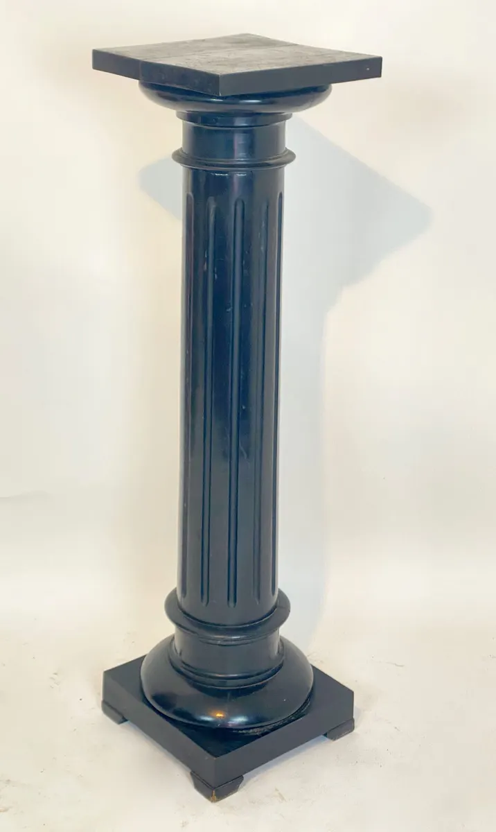 Blumensäule der Gründerzeit, schwarz poliert, um 1880