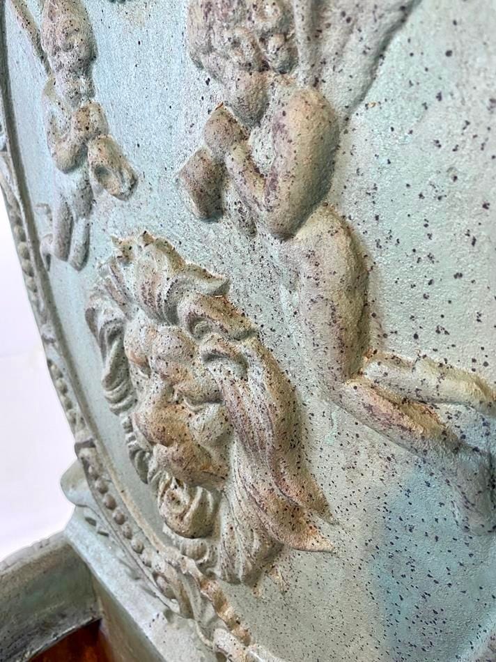 Großer Wandbrunnen in antiker Formsprache, Gusseisen, mit Löwenkopf, Ansicht 7