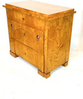 Biedermeier-Kommode, Birke, Berlin um 1820, Segmentbogen und Bronzelöwen, Ansicht 3