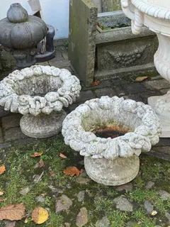 Paar Pflanzschalen, Steinguss, mit Patina, Ansicht 2