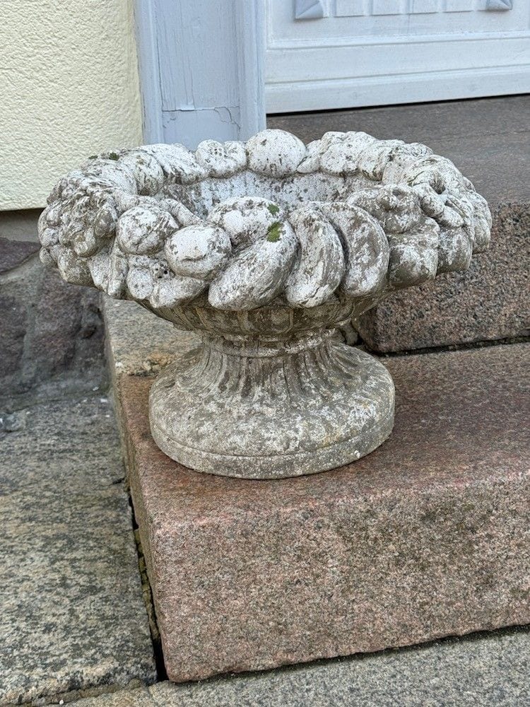 Paar Pflanzschalen, Steinguss, mit Patina, Ansicht 3