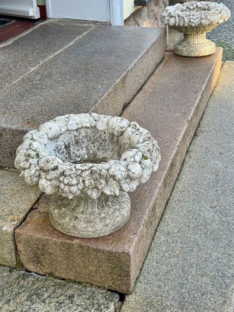 Paar Pflanzschalen, Steinguss, mit Patina, Ansicht 4