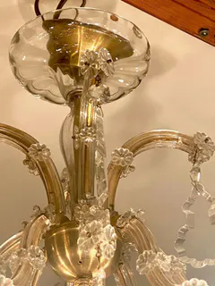 Großer Kronleuchter im Maria-Theresia-Stil, 8-flammig, mit Prismen, Ansicht 5