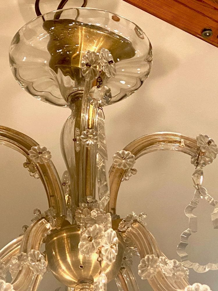 Großer Kronleuchter im Maria-Theresia-Stil, 8-flammig, mit Prismen, Ansicht 5
