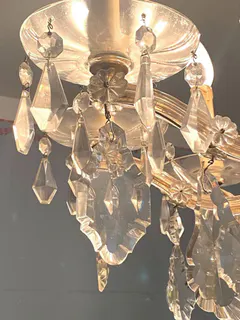 Großer Kronleuchter im Maria-Theresia-Stil, 8-flammig, mit Prismen, Ansicht 6
