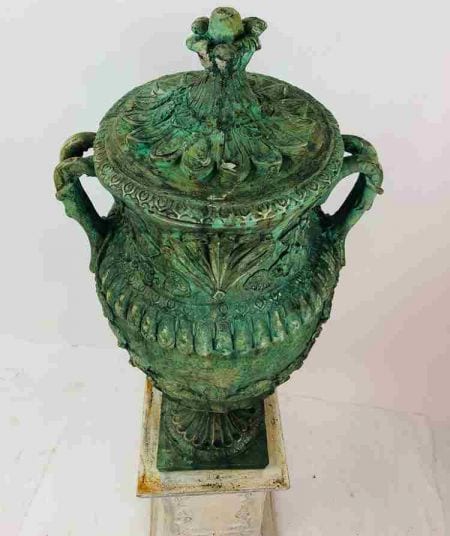 Große Amphorenvase aus Stein, grün gefasst, Ansicht 3