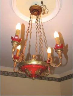 Biedermeier-Deckenlampe, vierflammig, rot gefasst mit vergoldetem Akanthus, Ansicht 1