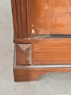Gründerzeit-Kleiderschrank mit gemaserten Türfüllungen, Ansicht 4