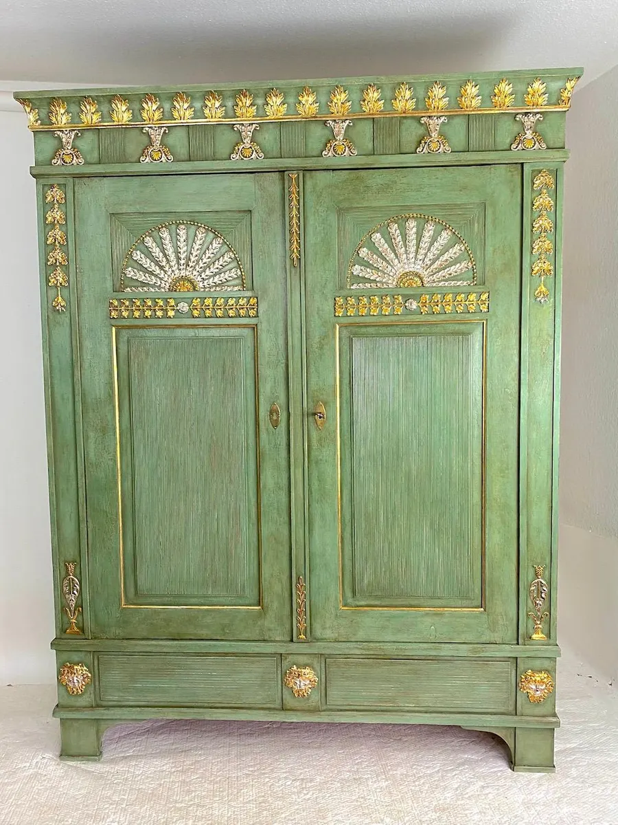 Bremer Sonnenschrank, um 1790, originale Fassung freigelegt, Ansicht 1