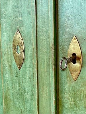 Bremer Sonnenschrank, um 1790, originale Fassung freigelegt, Ansicht 2