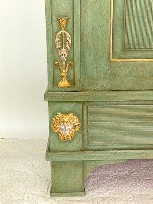 Bremer Sonnenschrank, um 1790, originale Fassung freigelegt, Ansicht 3