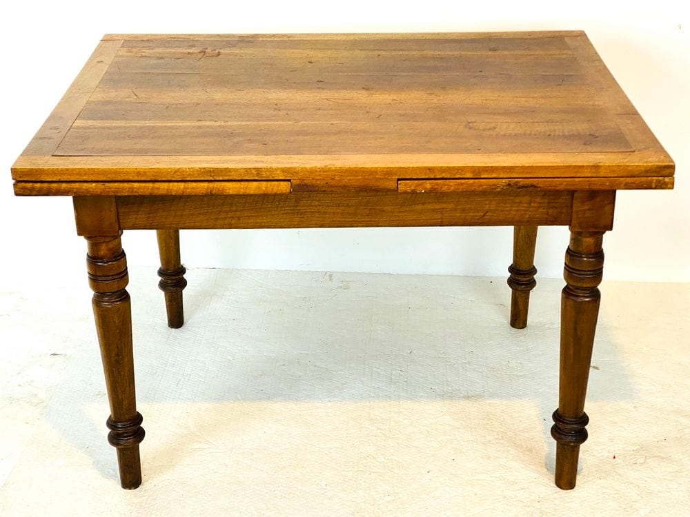 Gründerzeit-Ausziehtisch, Nussbaum massiv, Sachsen um 1880, Ansicht 1