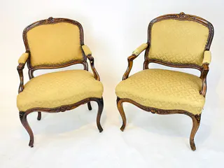 Zwei Barocksessel, Armlehnsessel, Nussbaum, 18. Jh., Ansicht 1