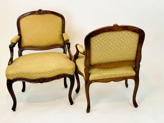 Zwei Barocksessel, Armlehnsessel, Nussbaum, 18. Jh., Ansicht 2