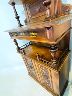 Gründerzeit-Vertiko mit offenem Mittelteil und Galerie, Nussbaum, Berlin um 1880, Ansicht 5