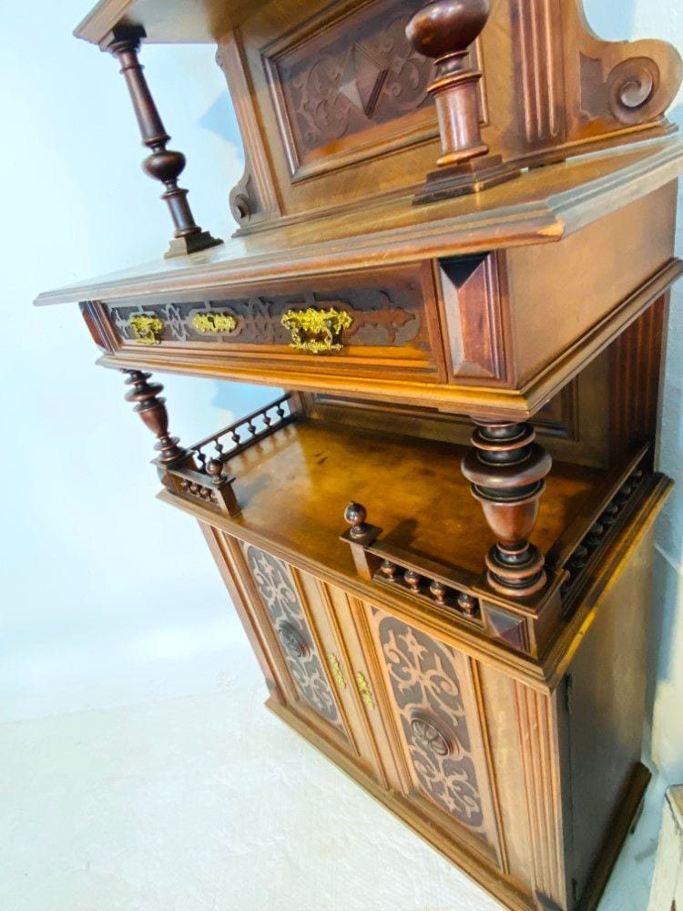 Gründerzeit-Vertiko mit offenem Mittelteil und Galerie, Nussbaum, Berlin um 1880, Ansicht 5