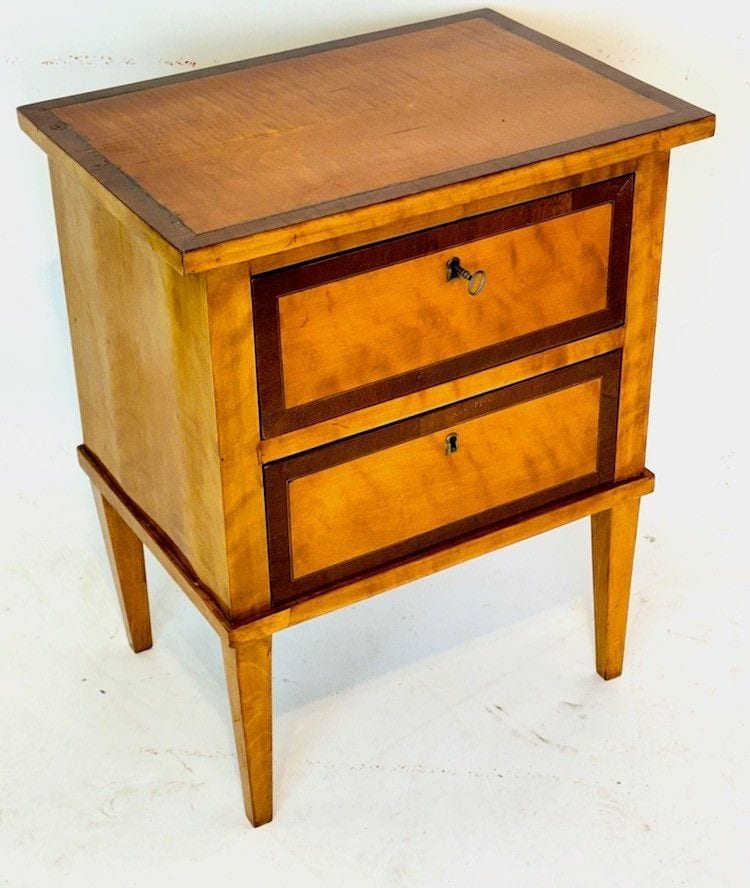 Kleine Biedermeier-Kommode, zweischübig, Birke, Brandenburg, um 1820, Ansicht 1