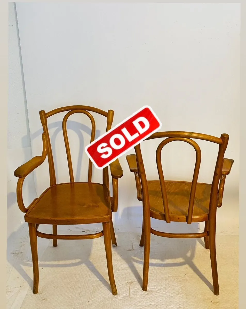Paar Thonet-Armlehnstühle, Bugholz, Buche, Wien, Anfang 20. Jh., Ansicht 3