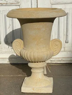 Paar Gartenamphoren, Sandsteinguss, im klassizistischen Stil, Ansicht 3