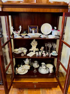 Biedermeier-Vitrine, dreiseitig verglast, Mahagoni, um 1850, Originalzustand, Ansicht 4