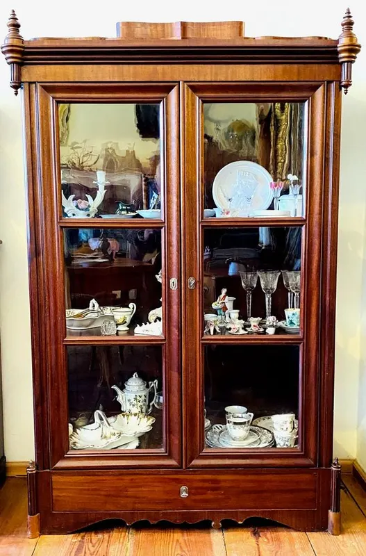 Biedermeier-Vitrine, dreiseitig verglast, Mahagoni, um 1850, Originalzustand, Ansicht 5