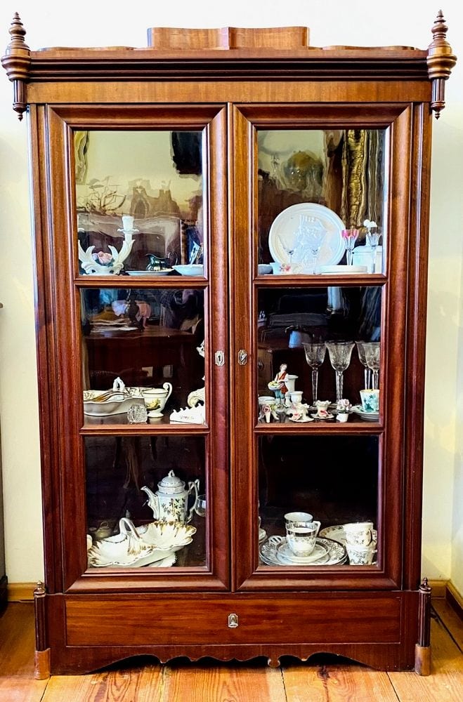 Biedermeier-Vitrine, dreiseitig verglast, Mahagoni, um 1850, Originalzustand, Ansicht 5