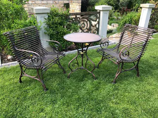 Schmiedeeiserne Sitzgruppe SABOT, zwei französische Gartensessel und Tisch, Ansicht 1
