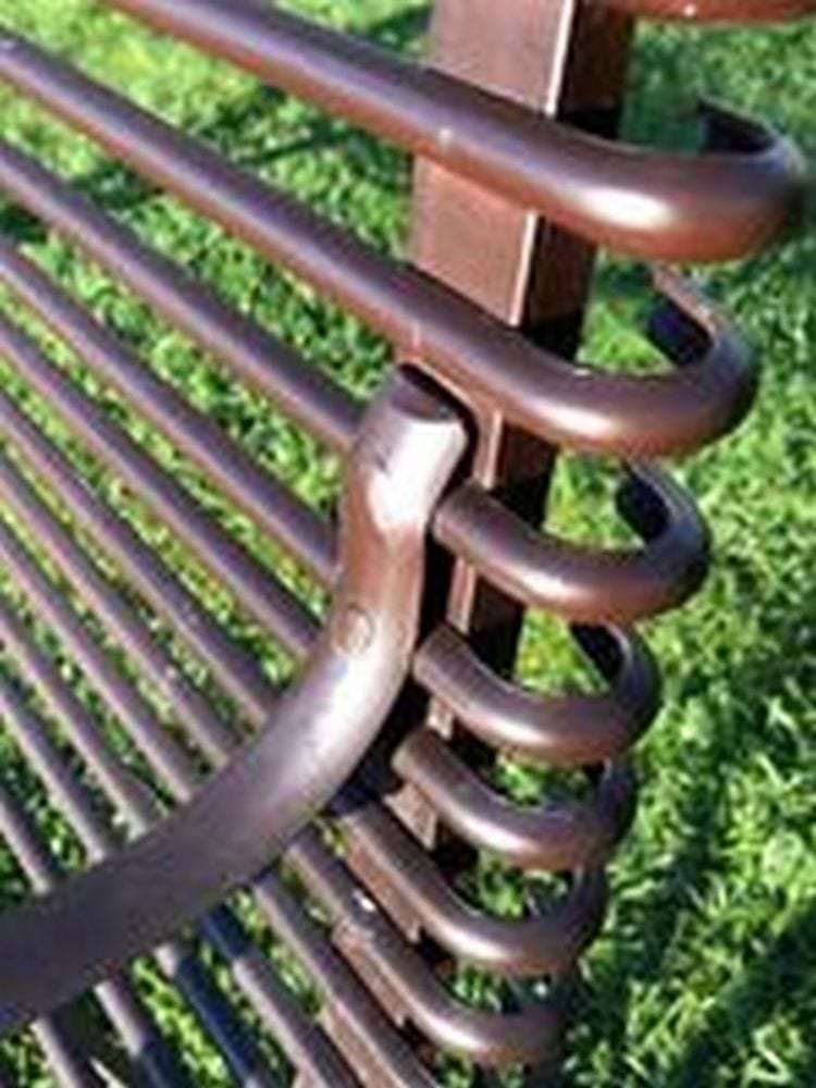 Schmiedeeiserne Sitzgruppe SABOT, zwei französische Gartensessel und Tisch, Ansicht 3