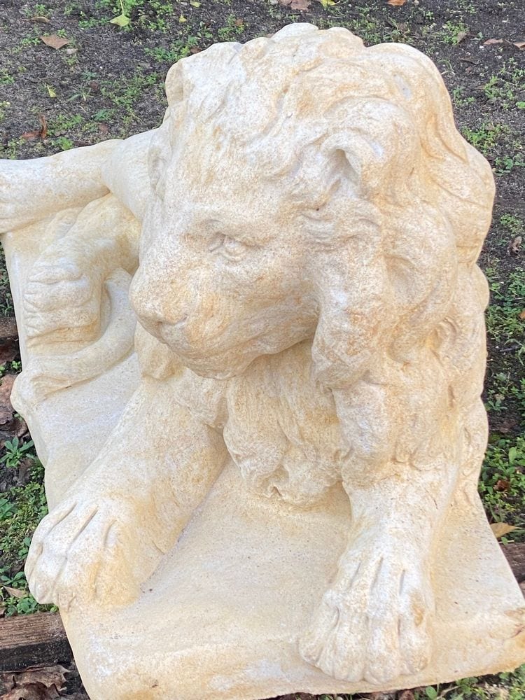 Paar liegende Löwen, Sandsteinguss, Gartenfiguren, Ansicht 4