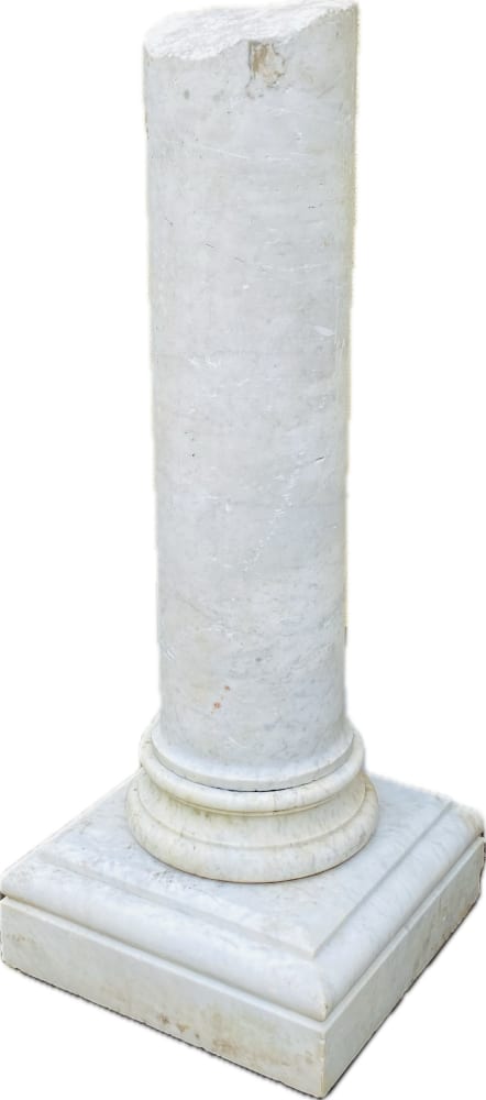 Klassizistischer Säulenstumpf, Carrara-Marmor, Anfang 19. Jh., aus herzoglichem Schlossgarten, Ansicht 1