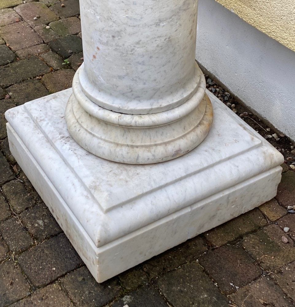 Klassizistischer Säulenstumpf, Carrara-Marmor, Anfang 19. Jh., aus herzoglichem Schlossgarten, Ansicht 3