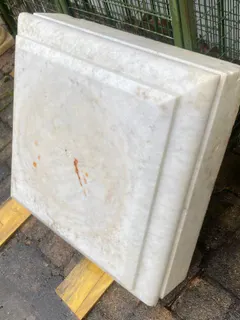 Klassizistischer Säulenstumpf, Carrara-Marmor, Anfang 19. Jh., aus herzoglichem Schlossgarten, Ansicht 4