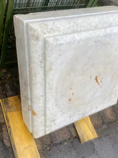 Klassizistischer Säulenstumpf, Carrara-Marmor, Anfang 19. Jh., aus herzoglichem Schlossgarten, Ansicht 5