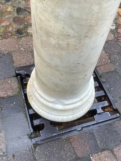 Klassizistischer Säulenstumpf, Carrara-Marmor, Anfang 19. Jh., aus herzoglichem Schlossgarten, Ansicht 6