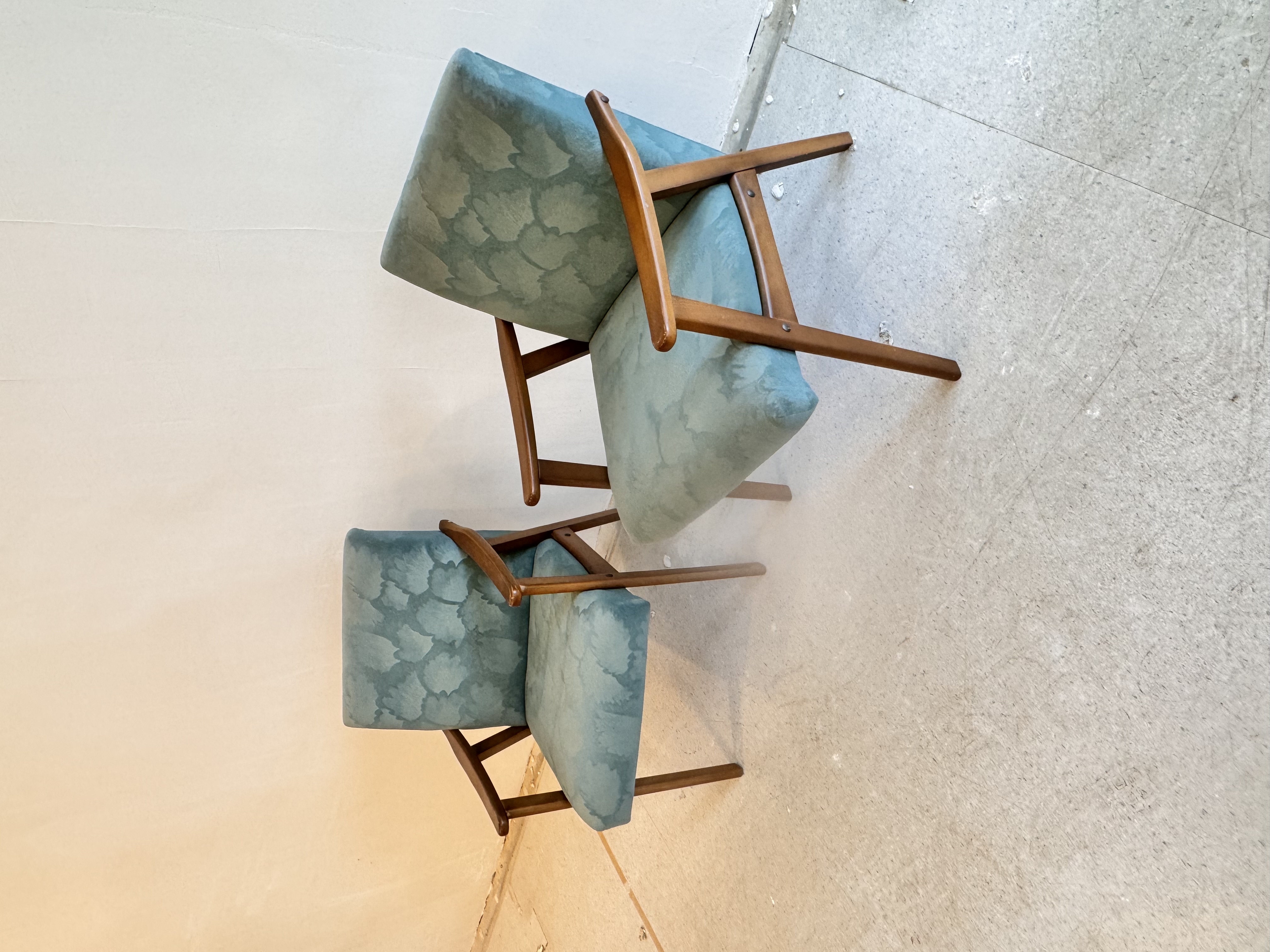 Paar Mid-Century Sessel mit Teakholzgestell