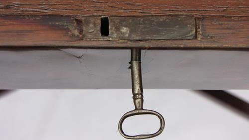 Biedermeier-Nähtisch mit Wollkorb, Mahagoni auf Eiche, Norddeutschland, Ansicht 4