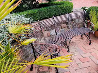 Französische Gartenbank SABOT, viertelkreisförmig, handgeschmiedet, Rostoptik, Ansicht 2