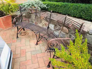 Französische Gartenbank SABOT, viertelkreisförmig, handgeschmiedet, Rostoptik, Ansicht 3