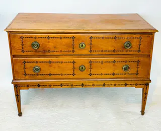 Klassizistische Kommode, Kirschbaum mit Kerbschnitzerei, süddeutsch, um 1790, Ansicht 1