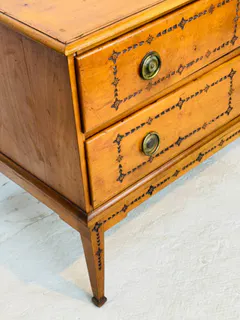 Klassizistische Kommode, Kirschbaum mit Kerbschnitzerei, süddeutsch, um 1790, Ansicht 6