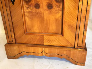 Paar Biedermeier-Nachtschränke, Kirschbaum furniert, mit Fadeneinlage, Ansicht 4