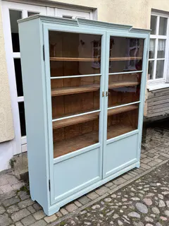 Biedermeier Bücherschrank mit lichtgrauer Fassung, Deutsch um 1840, Ansicht 4