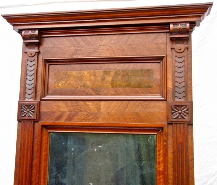 Großer Gründerzeit-Spiegel, Nussbaum furniert, um 1880, Ansicht 2