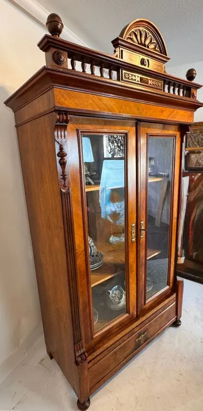 Gründerzeit-Bücherschrank bzw. Geschirrschrank, Nussbaum, Berlin um 1890, Ansicht 5