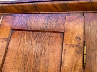 Biedermeier-Kleiderschrank, Nussbaum, Süddeutschland, um 1820, Ansicht 5