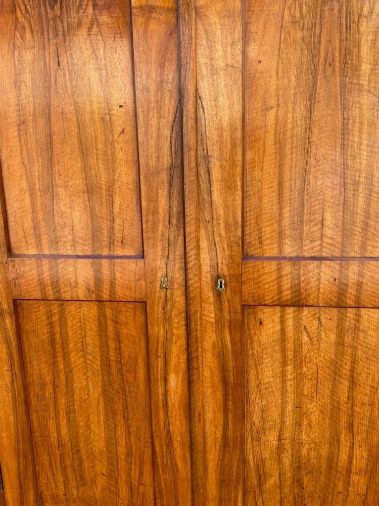 Biedermeier-Kleiderschrank, Nussbaum, Süddeutschland, um 1820, Ansicht 6